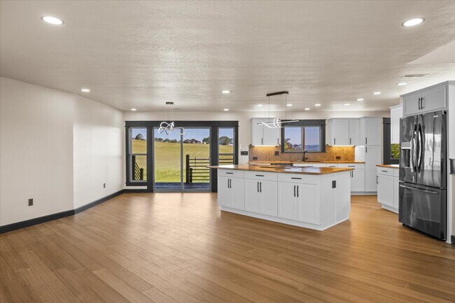 Foto del edificio - 2477 Coker Butte Rd