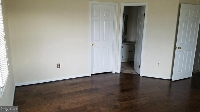 Building Photo - 819 Stratford Way