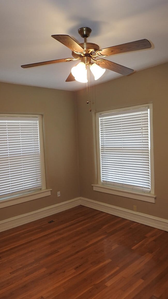 Foto del edificio - Cozy 1 bedroom and 1 bath apartment with a little office room apartment downtown, located on E 26...