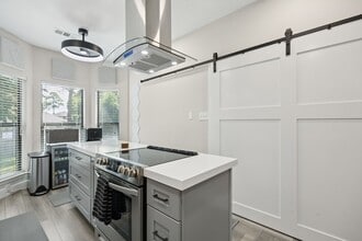 Building Photo - 500 River Rd