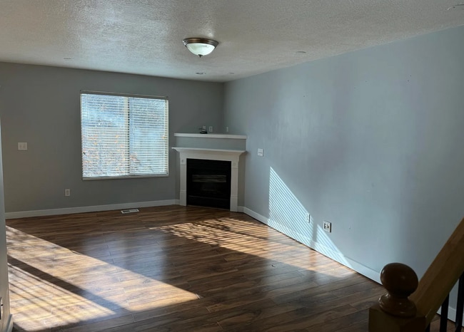 Building Photo - 483 E 1525 N
