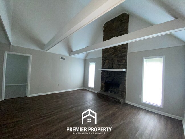 Foto del edificio - Millington Charm | 3BR/2BA with High Vaulted Ceilings & Rustic Fireplace