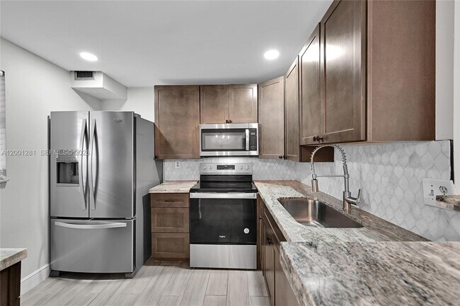 Photo - 2850 Somerset Dr Apartment