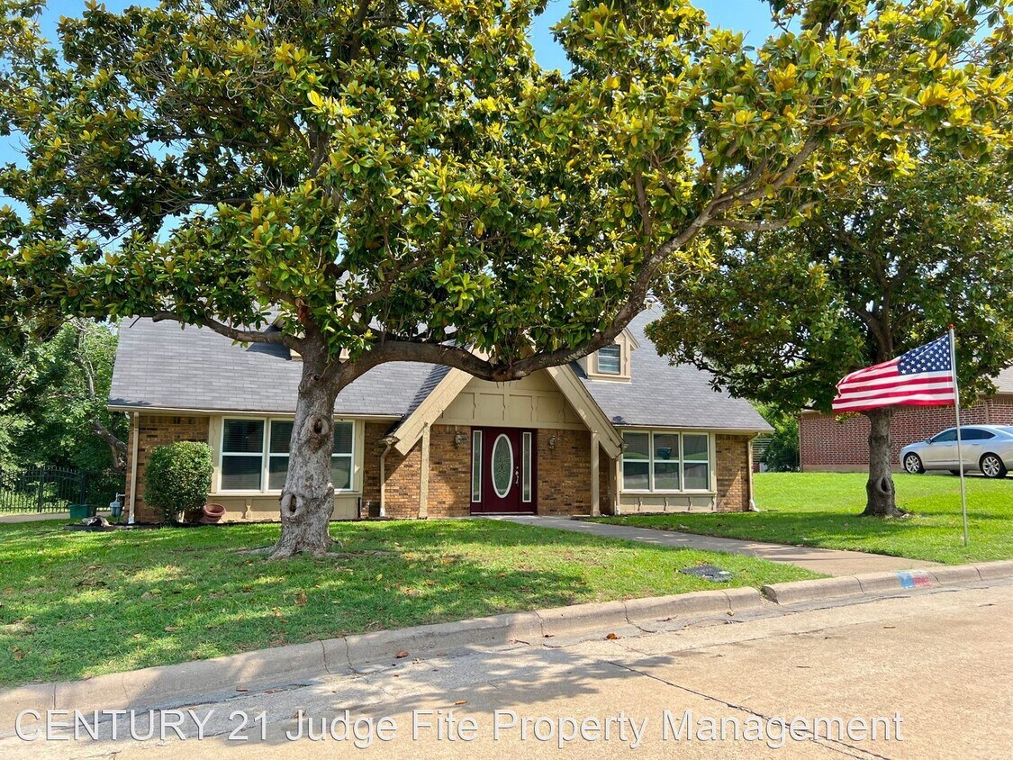 Foto principal - 4 br, 2 bath House - 508 Trail Lake Place