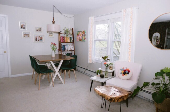 Comedor - 121 Grove Ave