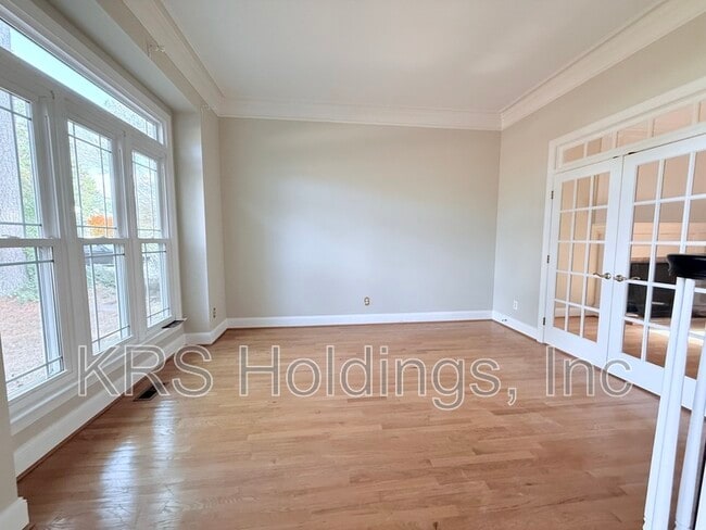 Building Photo - 213 Glen Abbey Dr