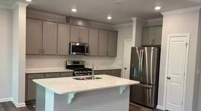 Building Photo - 147 Gremar Dr.