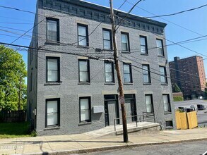 Building Photo - 120 Philip St