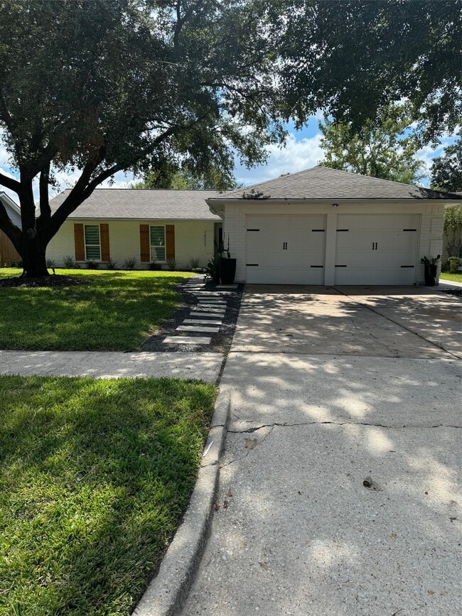 Building Photo - 14007 Dominique Dr