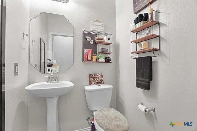 Foto del edificio - 4303 Jack Barnes Ave