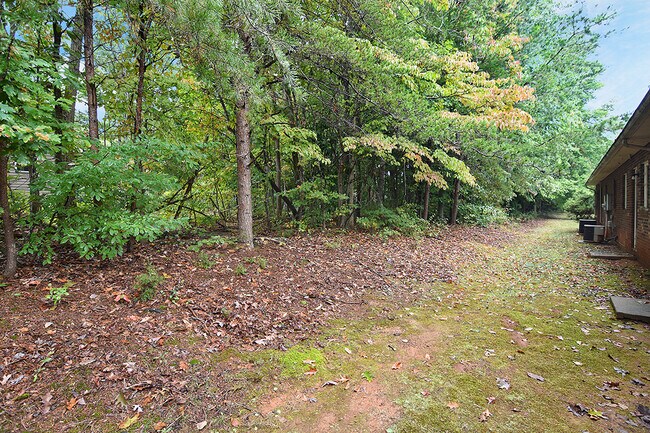 Building Photo - 347 Sunny Hill Dr