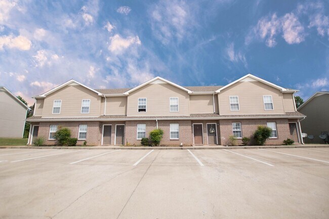Building Photo - 2 Bedroom 1.5 Bath Townhome