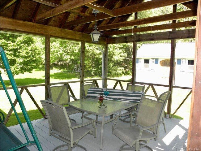 Building Photo - 98 Meadowbrook Dr