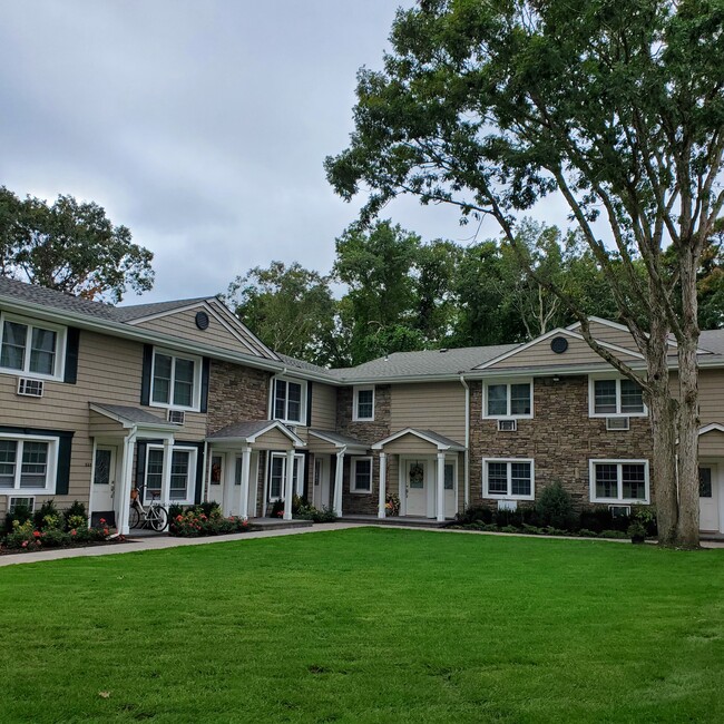 Foto del edificio - Fairfield Courtyard At Bohemia