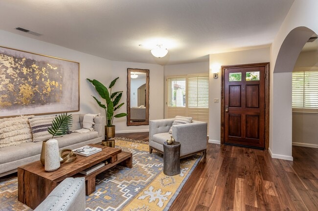 Building Photo - Downtown Los Altos Luxury Townhome