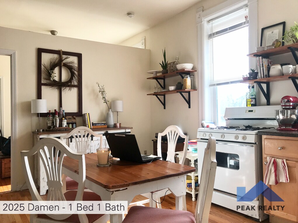 Primary Photo - 2025 N Damen Ave