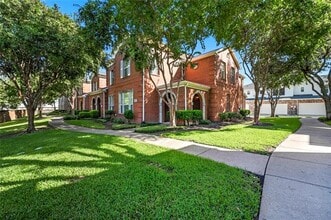 Building Photo - 561 Legends Dr