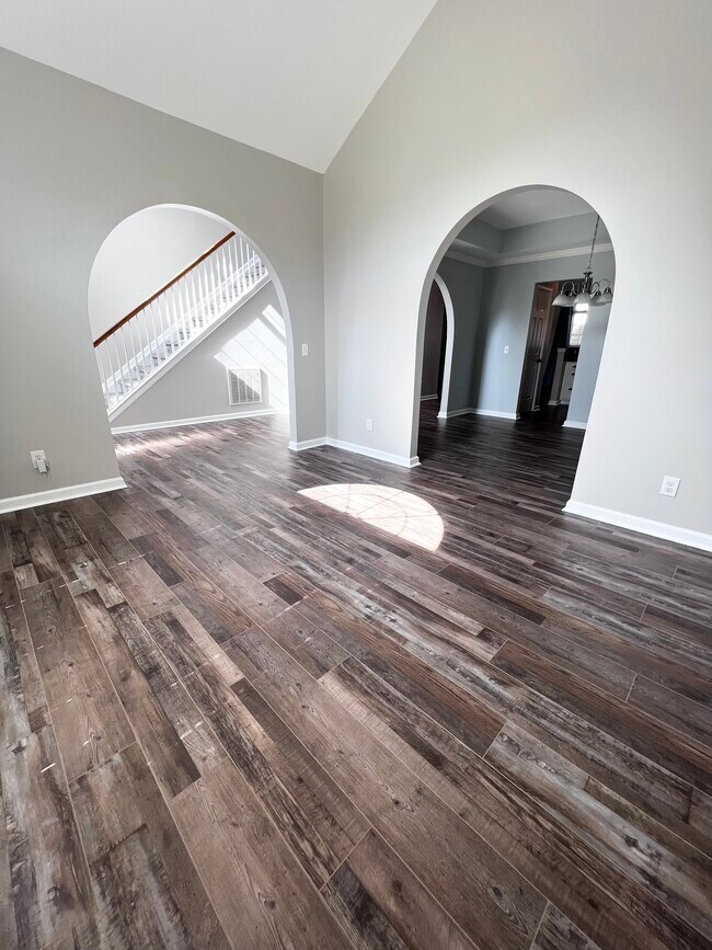 Building Photo - 402 Rolling Pines Ln