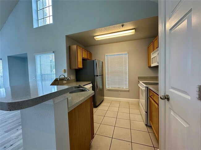 Foto del edificio - 9141 Lee Vista Blvd