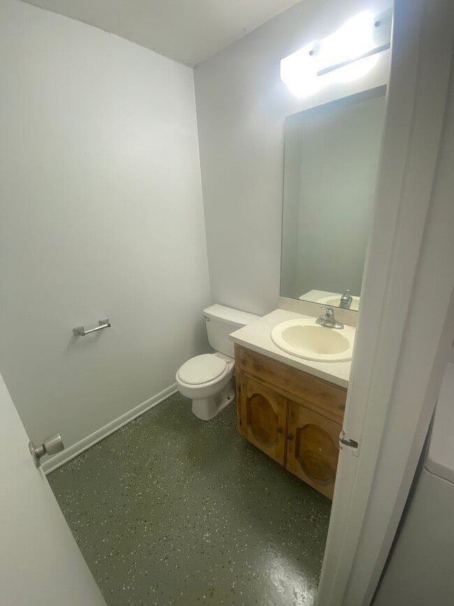 Building Photo - Anthony Circle Townhomes, Enterprise, AL