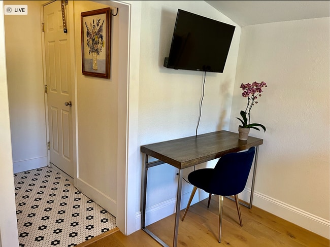 Building Photo - 1662 Glen Aylsa Ave