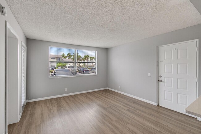 Building Photo - 714 Executive Center Dr