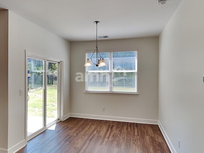 Foto del edificio - 5820 Zurich Rd