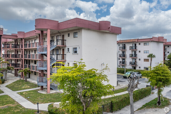 Building Photo - Aalmeda Towers