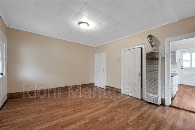 Foto del edificio - 25 Greenwoods Ave