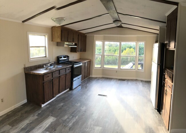 Building Photo - Newly remodeled 2 BDR / 1 BA