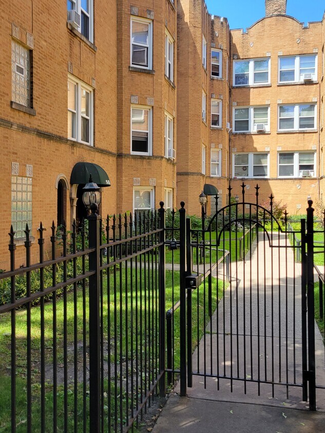 Foto principal - 5024 N Springfield Ave