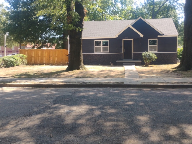 Building Photo - 1496 Dunmoor St