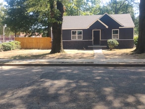 Building Photo - 1496 Dunmoor St