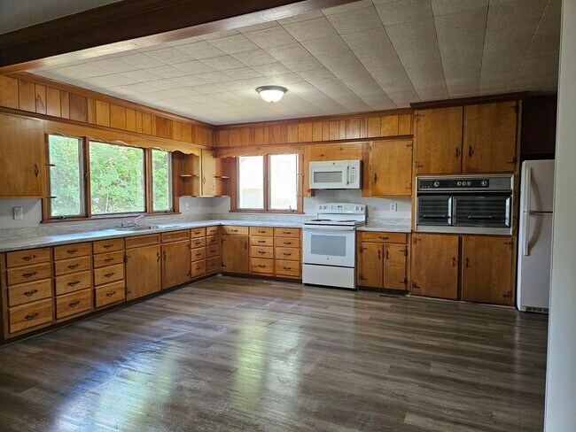 Foto del edificio - 108 E Main St