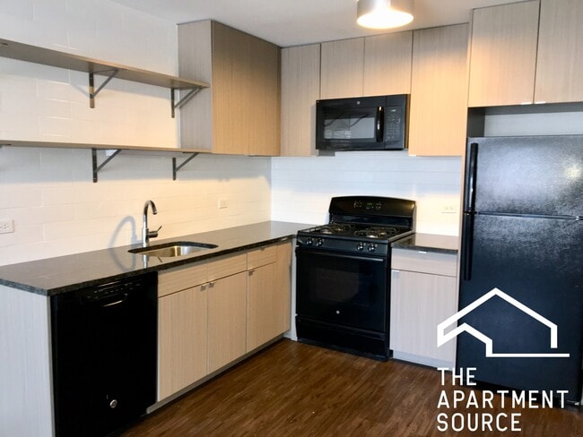 Building Photo - 6134 N Kenmore Ave