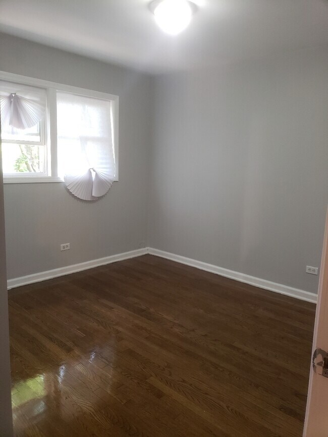 Foto del edificio - 1061 E 80th St