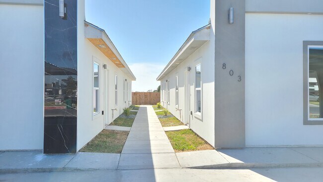 Foto del edificio - 803 W Smith Dr