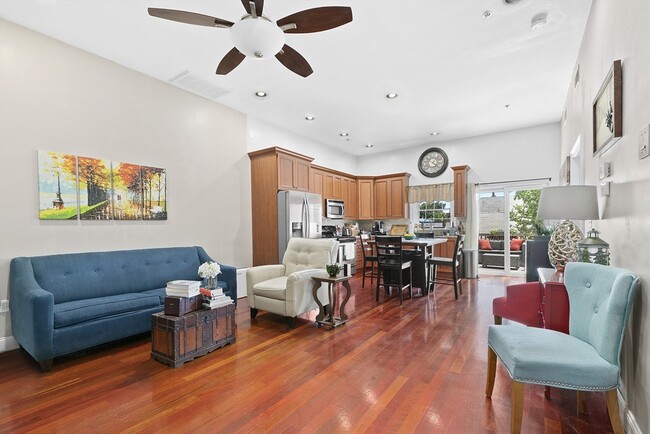 Building Photo - 661 Bennington St