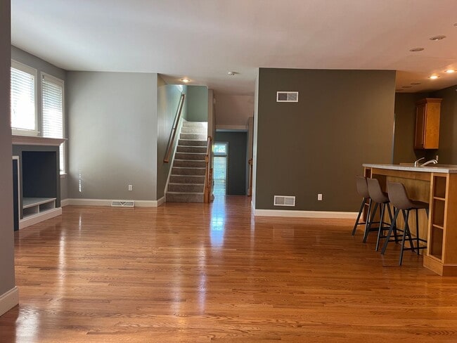 Foto del edificio - Beautiful Four Bedroom, 3.5 Bath Townhouse