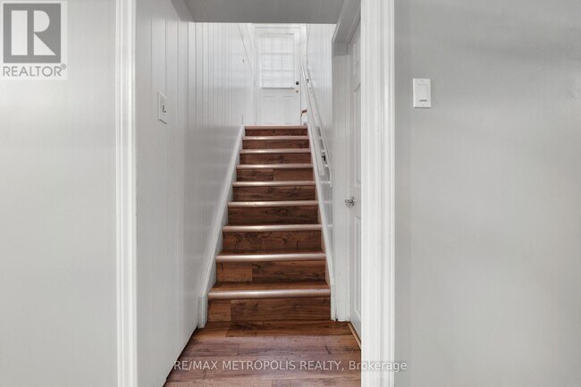 Building Photo - 23 Silver Aspen Crescent