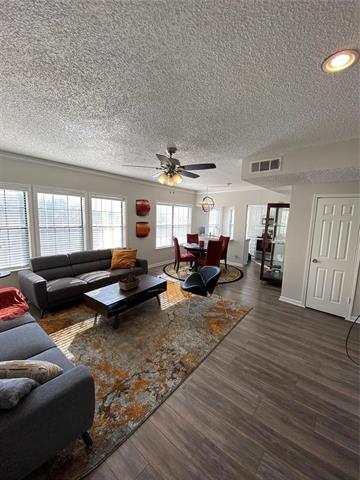 Foto principal - 8750 Park Ln