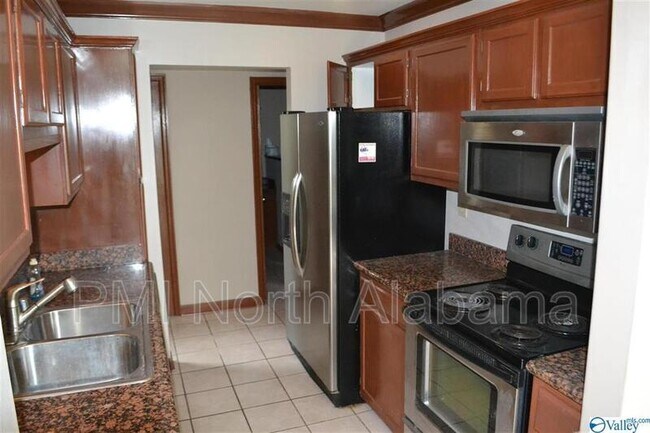 Foto del edificio - 1023 Stones Throw Dr NW