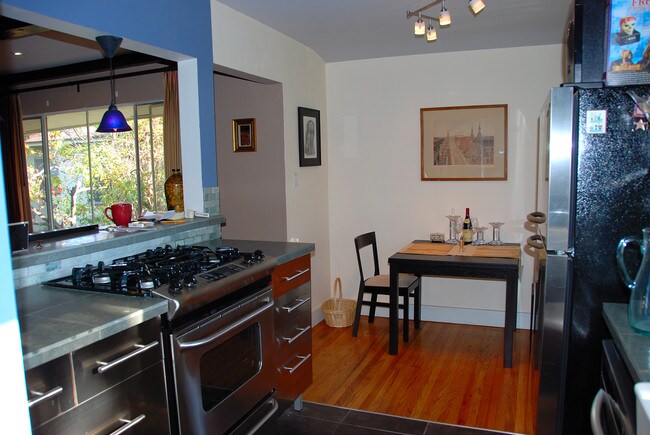 Interior Apt 5 - 1017 Euclid St
