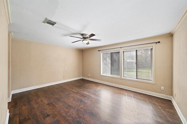 Foto del edificio - 7803 Goldengrove Dr