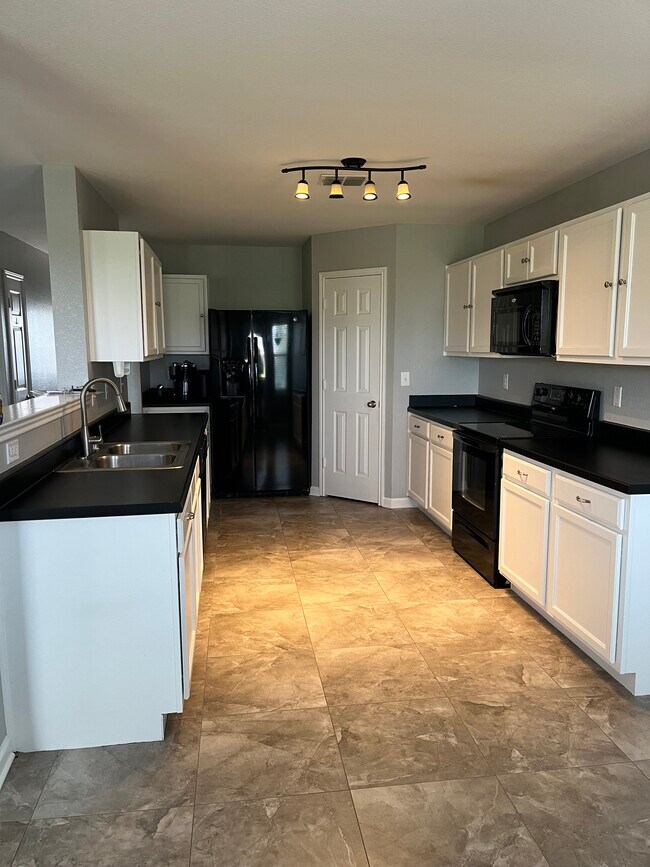 Building Photo - 608 Timberhaven Terrace