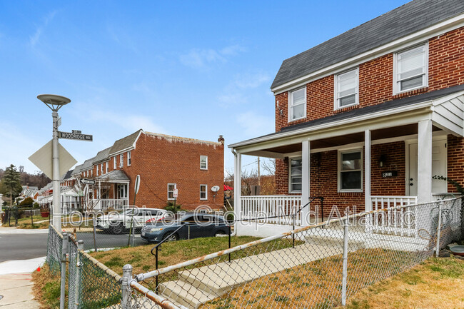 Building Photo - 821 Mt Holly St