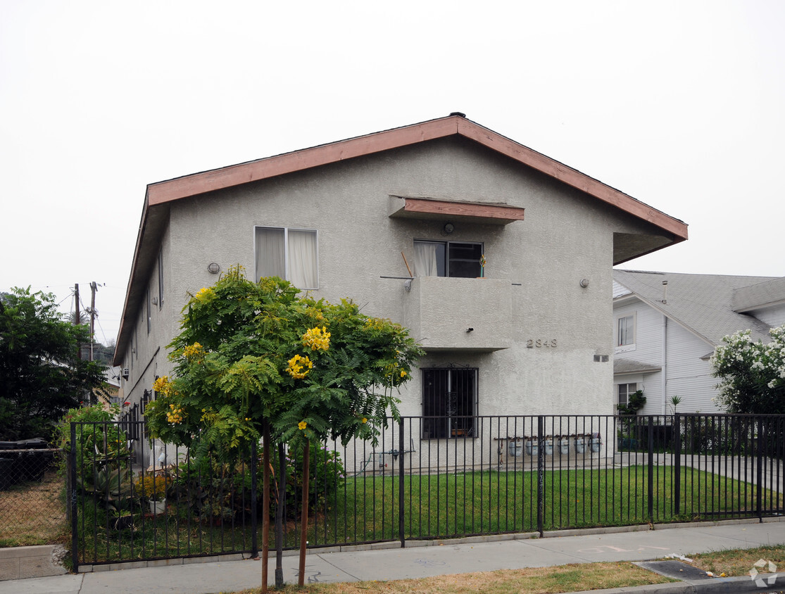 Building Photo - 2848 Sichel St
