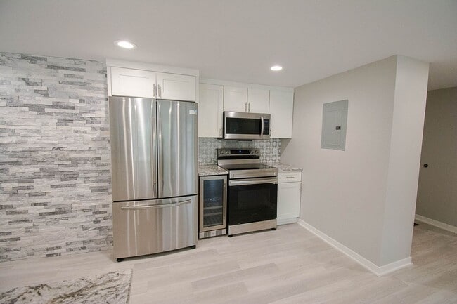 Building Photo - 207 5th Ave SW