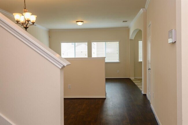 Building Photo - 1716 Claremont Garden Cir