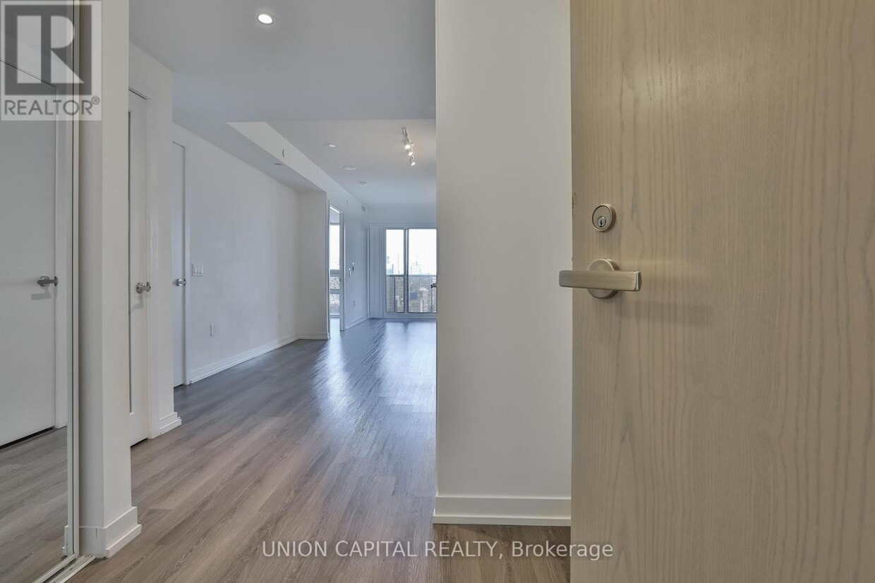 Primary Photo - 138-4138 Downes St